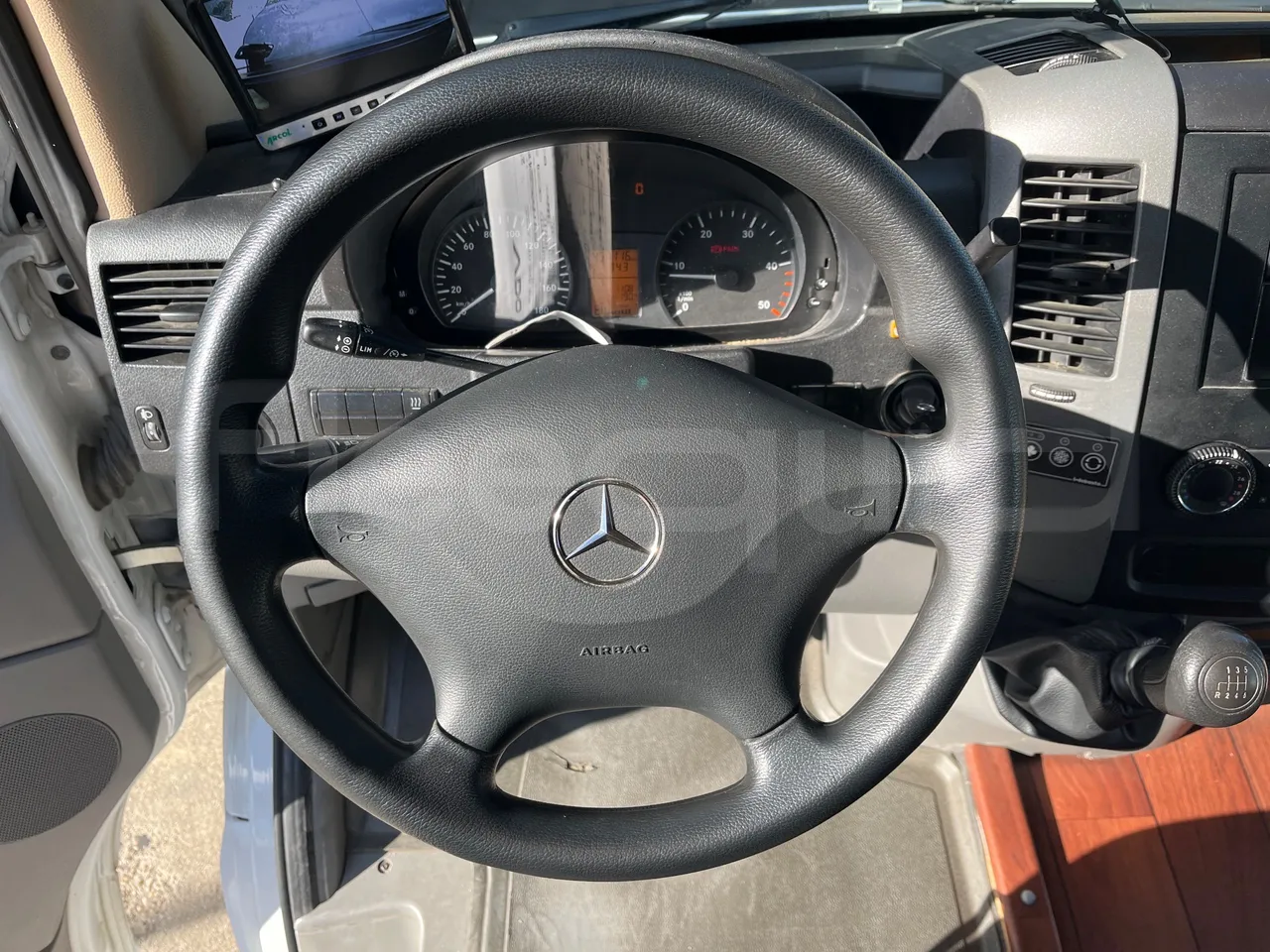 Mercedes-Benz Sprinter UNVI - EUR6/120kW/7.545m - steering wheel photo