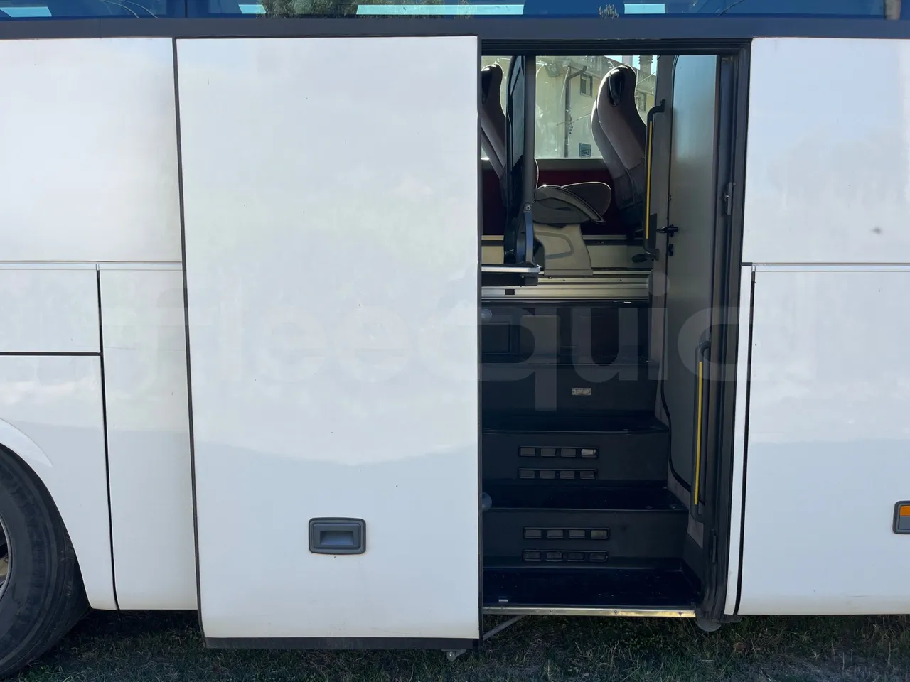 Mercedes-Benz Travego O580 15 RHD - EURO3 - 310kw - 12mt - front door 2 open