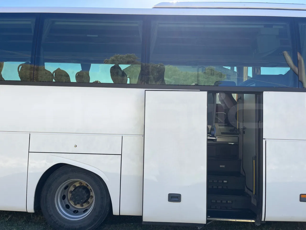 Mercedes-Benz Travego O580 15 RHD - EURO3 - 310kw - 12mt - front door 3 open