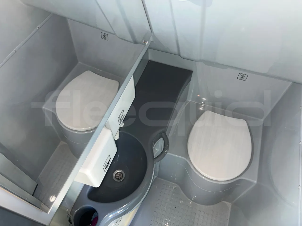Mercedes-Benz Travego O580 15 RHD - EURO3 - 310kw - 12mt - toilette accessories photo