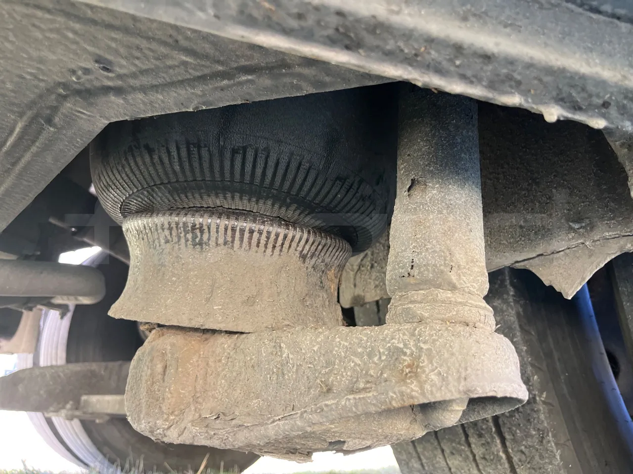 Mercedes-Benz Travego O580 15 RHD - EURO3 - 310kw - 12mt - axel 2 air springs 2 left