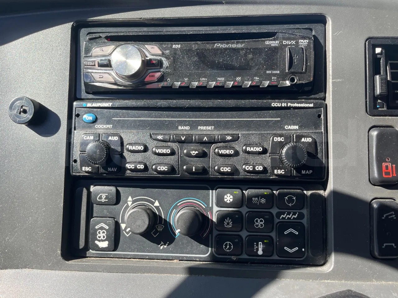 Mercedes-Benz Travego O580 15 RHD - EURO3 - 310kw - 12mt - onboard devices 1