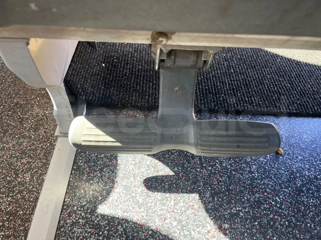 Mercedes-Benz Travego O580 15 RHD - EURO3 - 310kw - 12mt - footrest detail photo