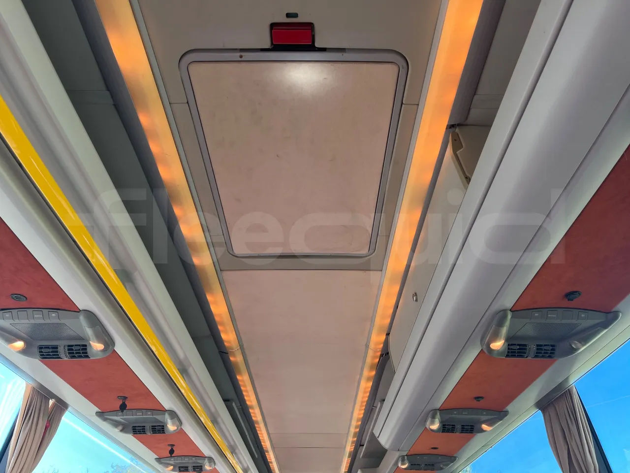 Mercedes-Benz Travego O580 15 RHD - EURO3 - 310kw - 12mt - roof hatch 1