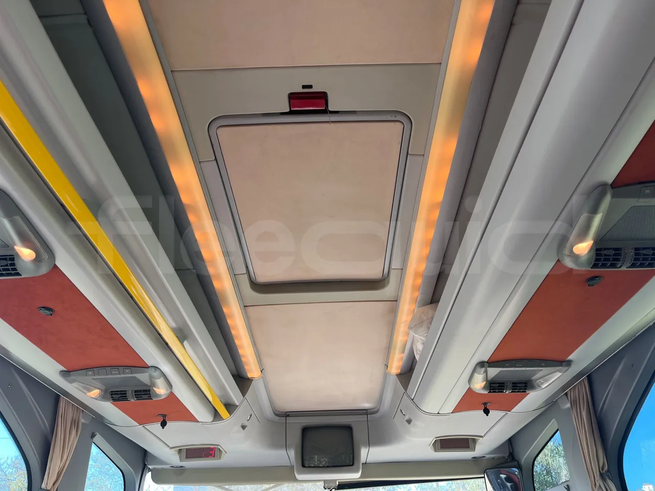 Mercedes-Benz Travego O580 15 RHD - EURO3 - 310kw - 12mt - roof hatch 2