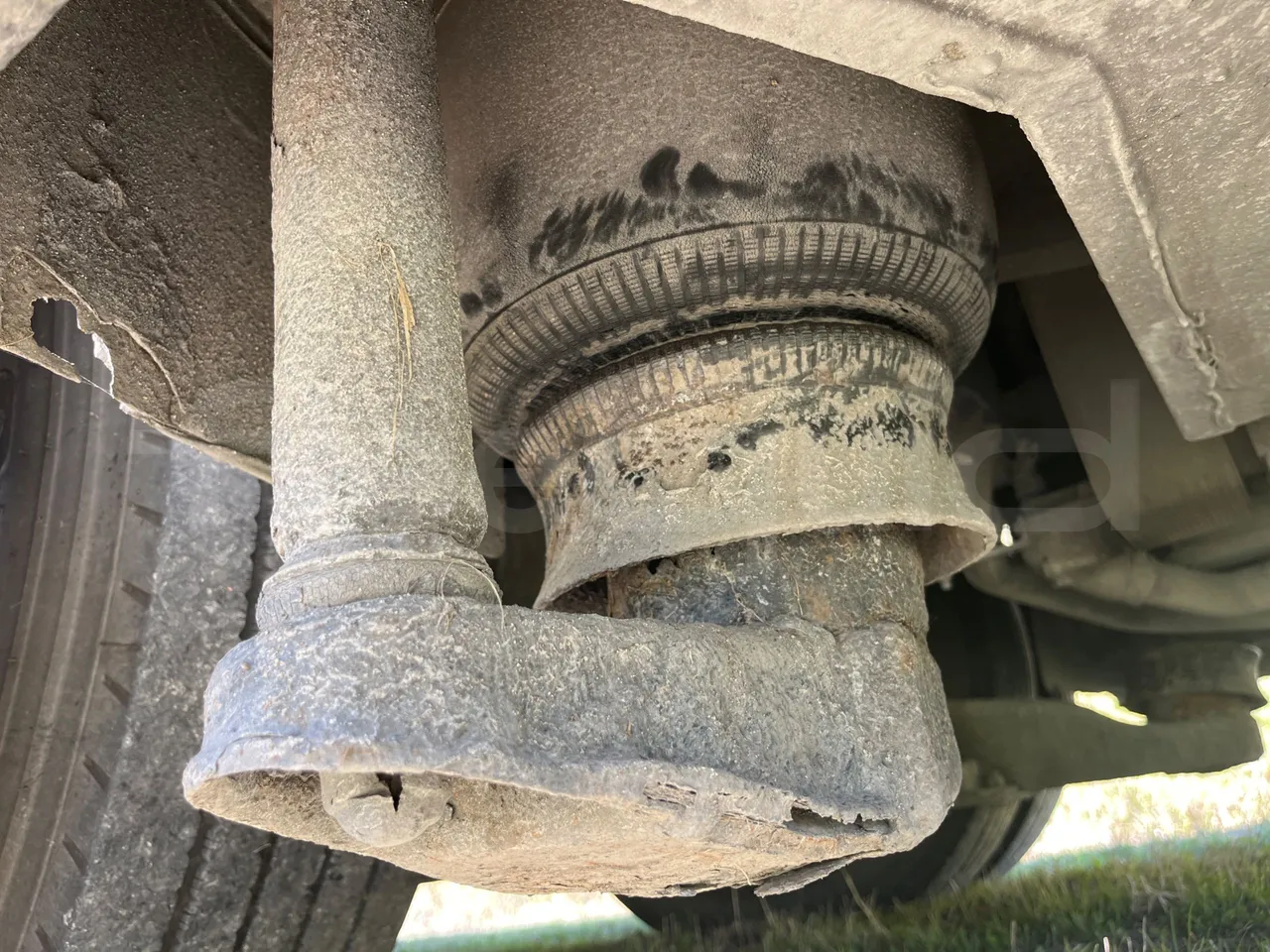 Mercedes-Benz Travego O580 15 RHD - EURO3 - 310kw - 12mt - axel 3 shock absorbers 2 right