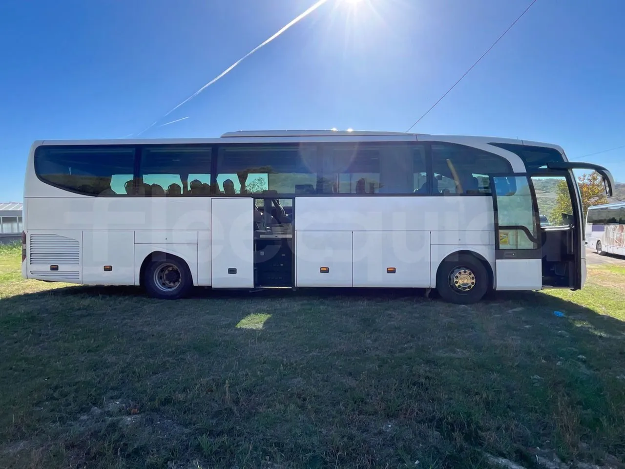 Mercedes-Benz Travego O580 15 RHD - EURO3 - 310kw - 12mt - right side doors open