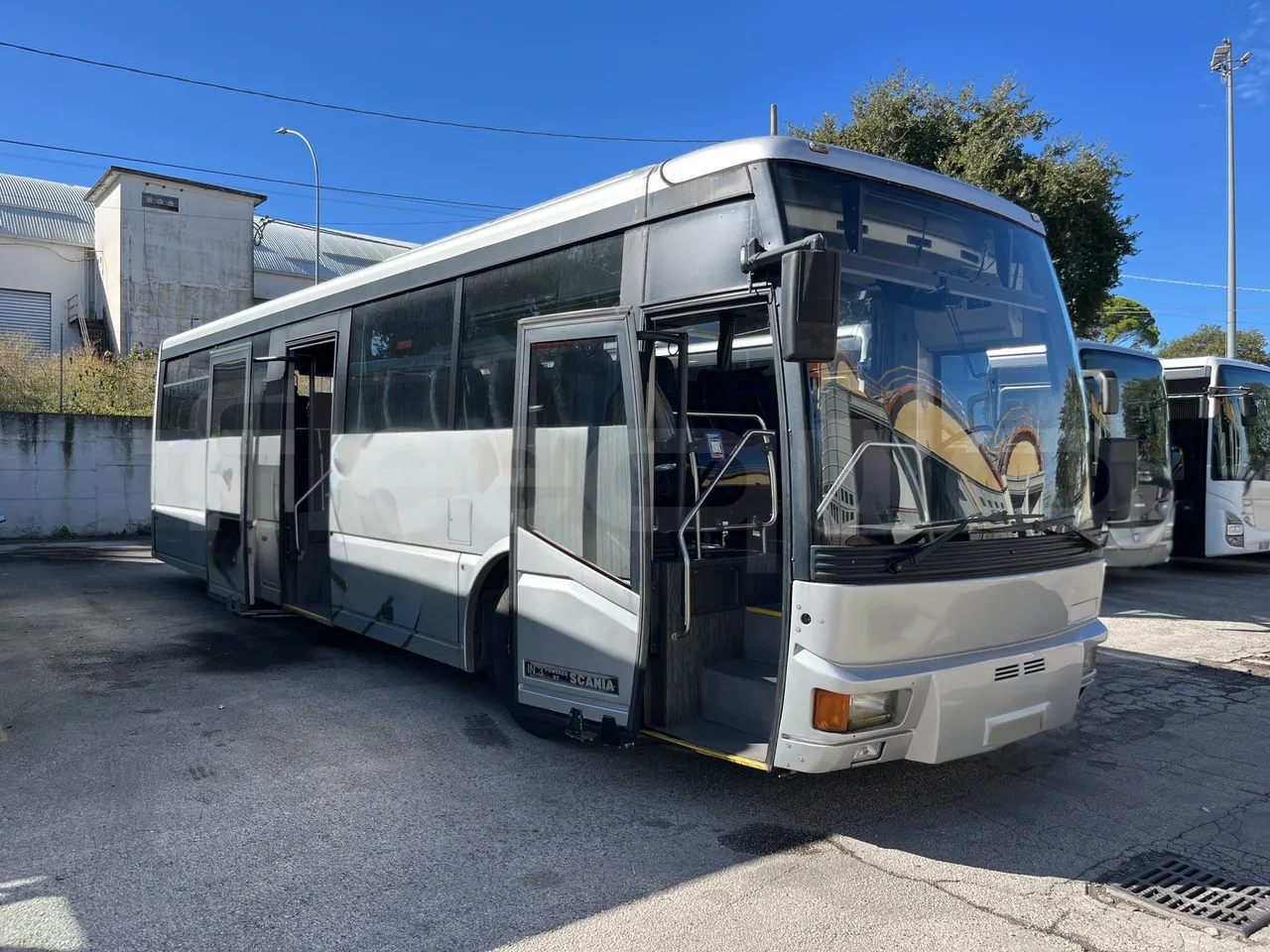 Scania De Simon - 3/4 Front Right Side Doors Open