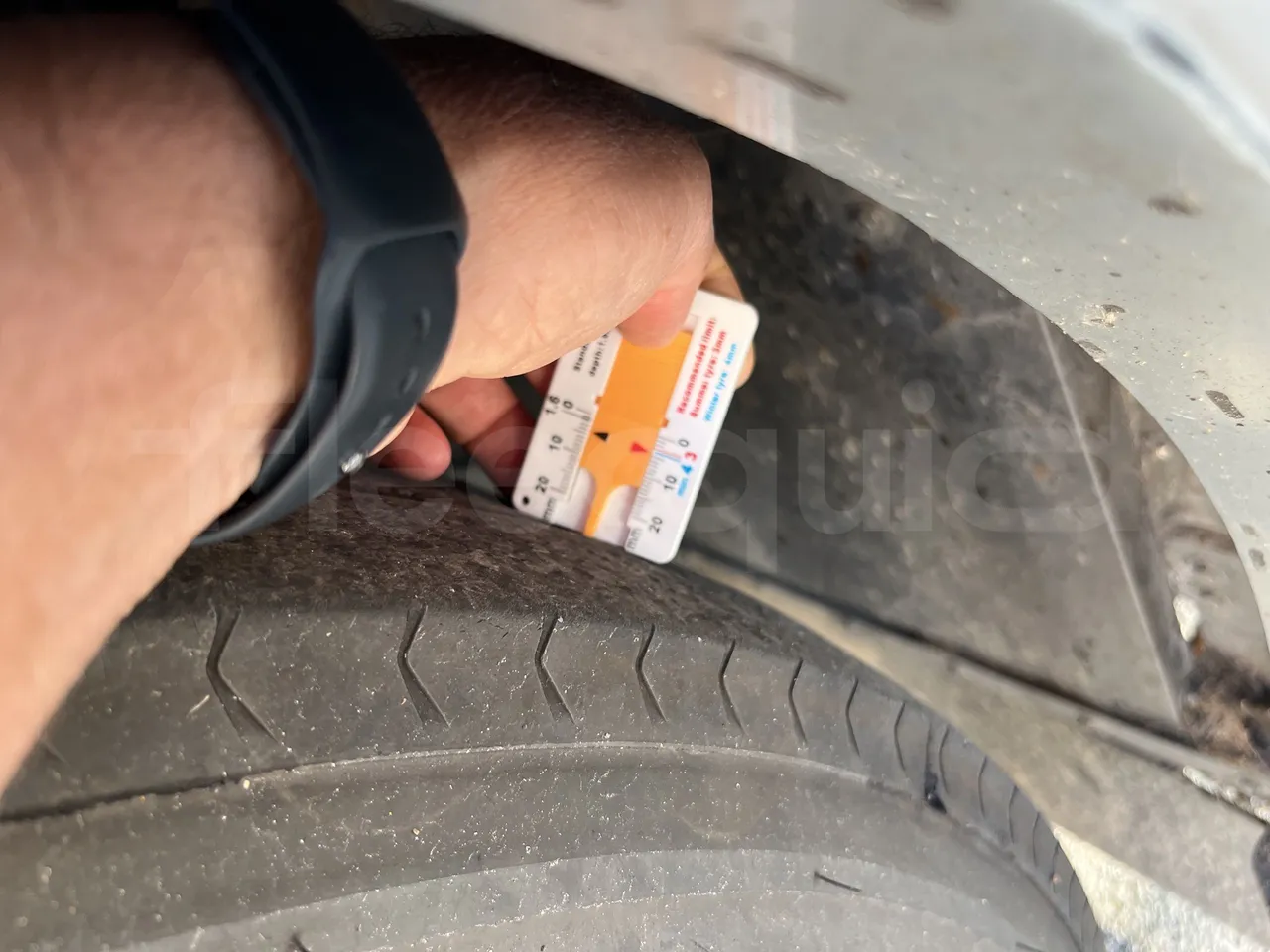 Scania De Simon - First Axle Left Side: Tyre Thickness