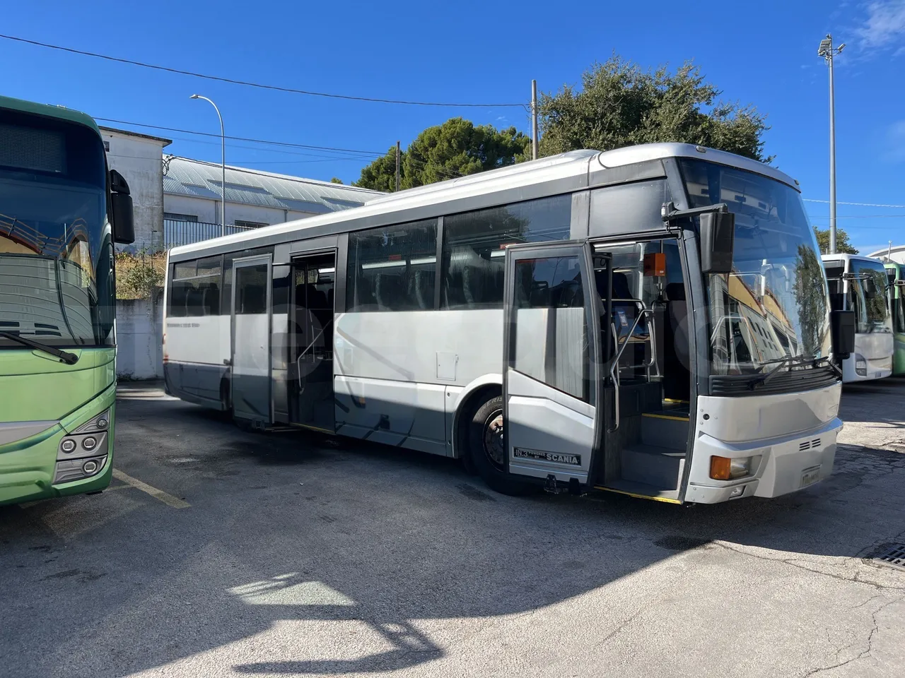 Scania De Simon - Right Side Doors Open