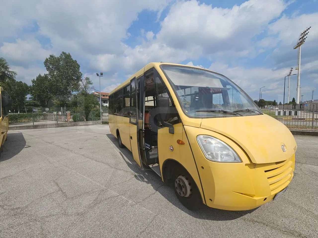 Iveco Cacciamali TS65-4350/ Euro5 - 100 Kw - 8,040 Mt - 3/4 right front doors open
