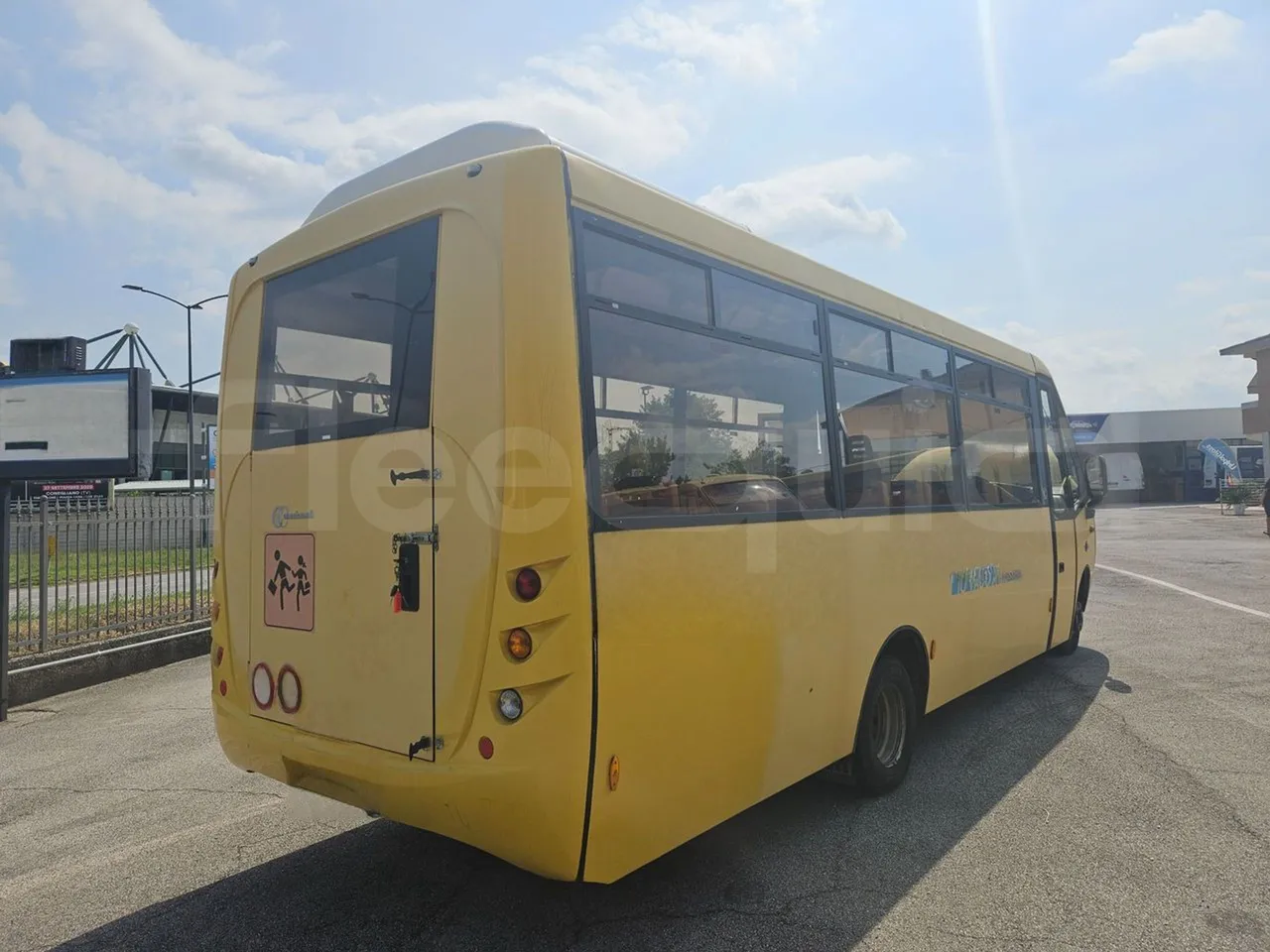 Iveco Cacciamali TS65-4350/ Euro5 - 100 Kw - 8,040 Mt - 3/4 right rear doors closed