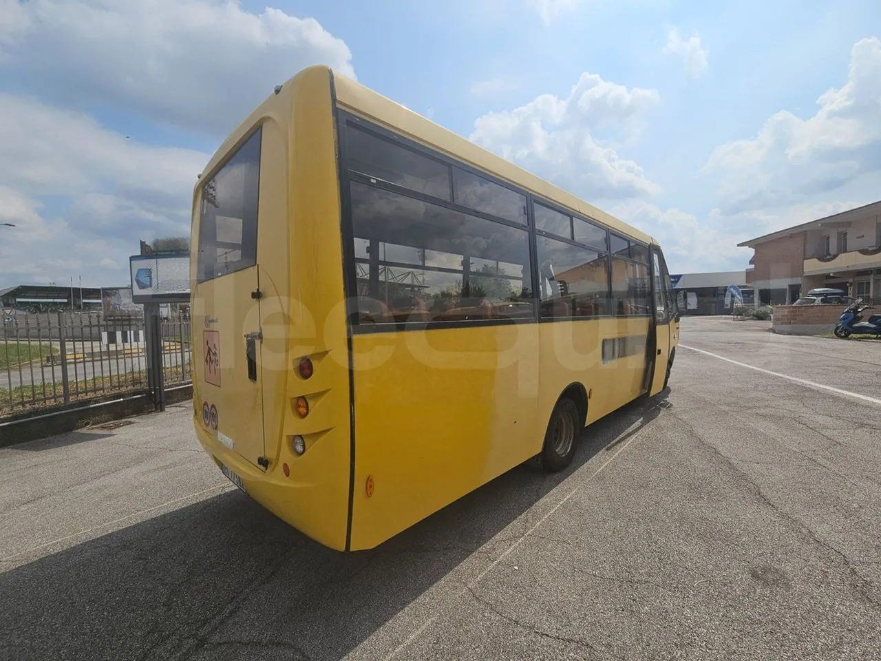 Iveco Cacciamali TS65-4350/ Euro5 - 100 Kw - 8,040 Mt - 3/4 right rear doors open