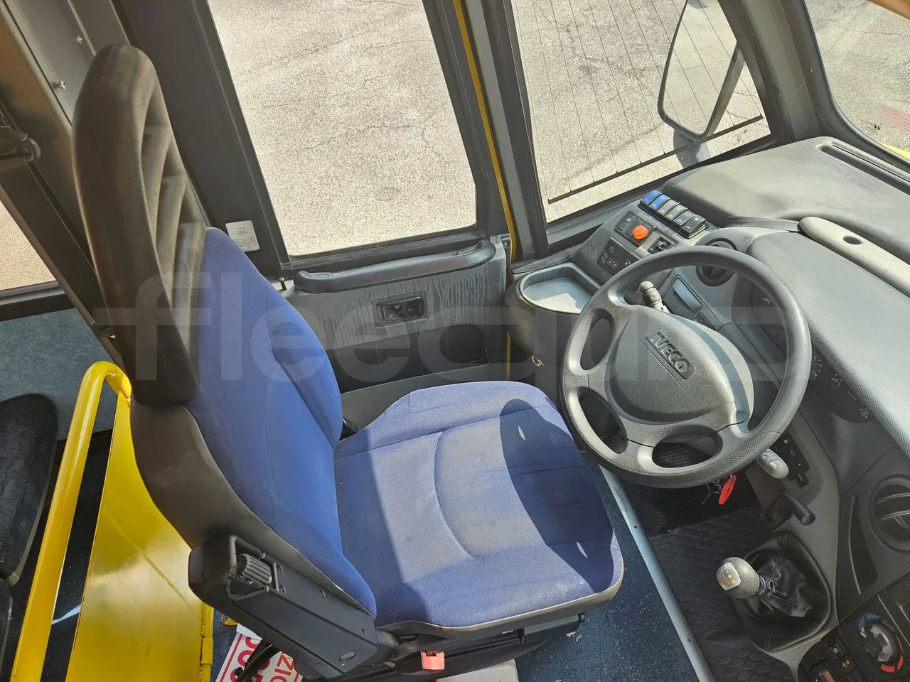 Iveco Cacciamali TS65-4350/ Euro5 - 100 Kw - 8,040 Mt - driver's seat photo (mandatory for bus to scrap)