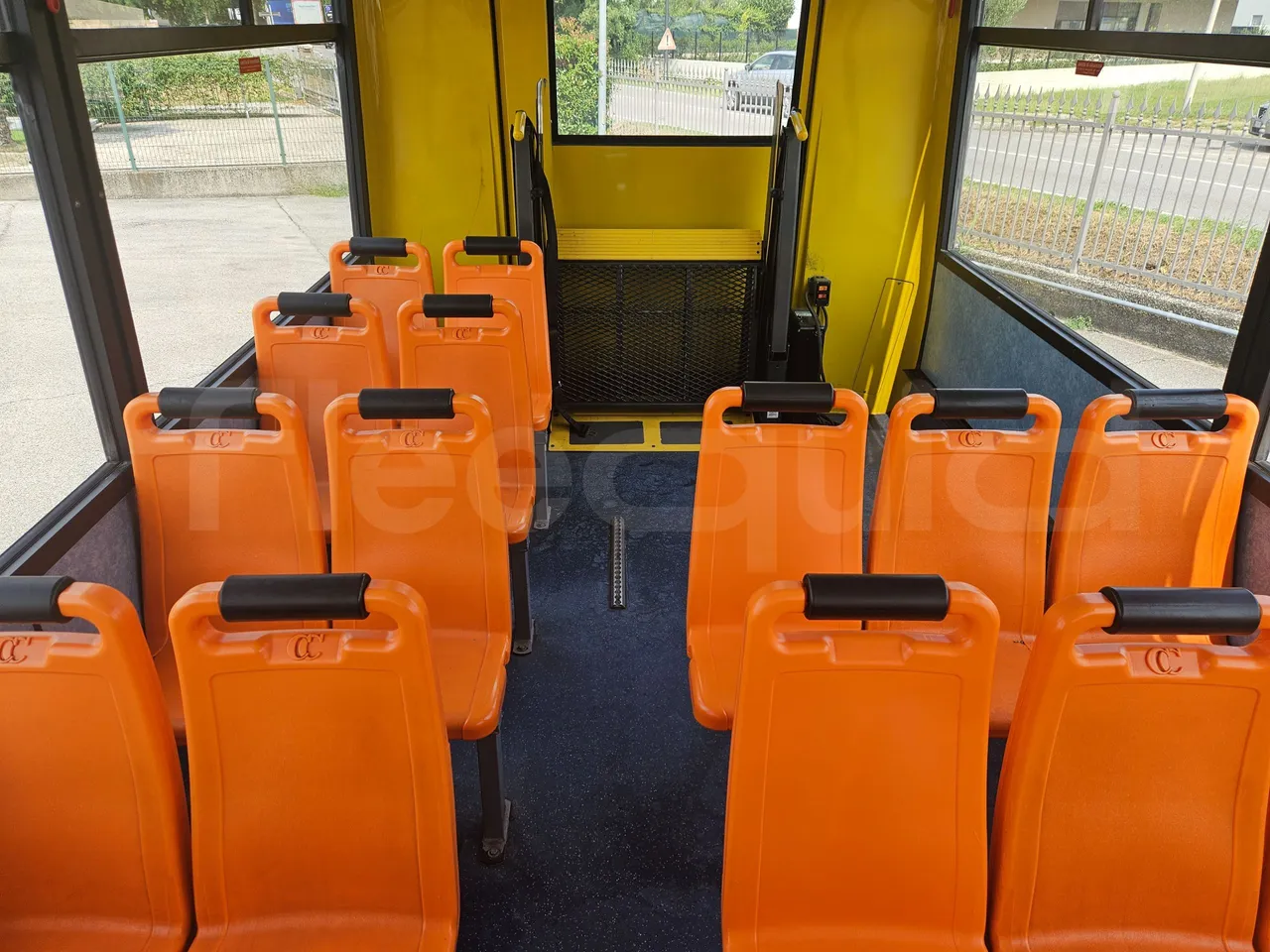 Iveco Cacciamali TS65-4350/ Euro5 - 100 Kw - 8,040 Mt - reverse view middle aisle