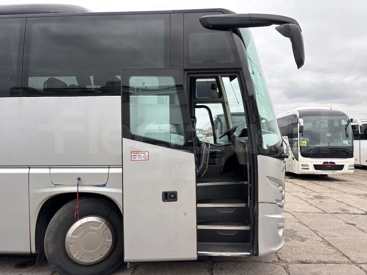 Vdl Futura FHD2 - Euro6 - 271kW - 12.870mt - front door 1 open