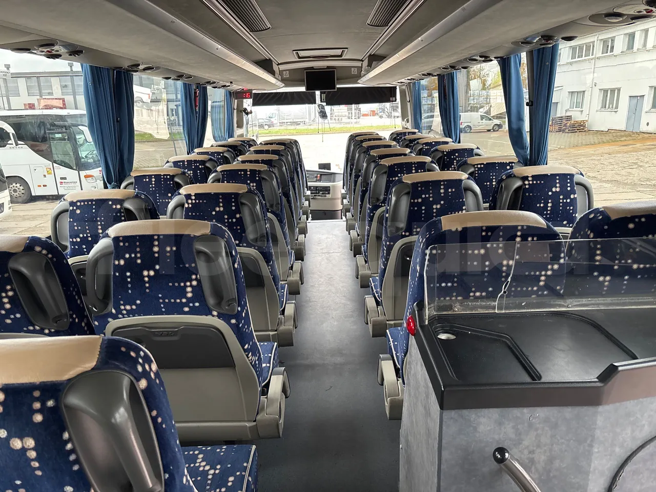 Vdl Futura FHD2 - Euro6 - 271kW - 12.870mt - forward view middle aisle