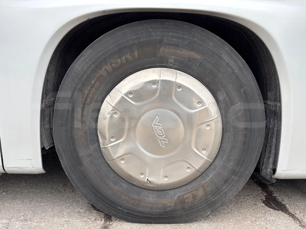 Vdl Futura FHD2 - Euro6 - 271kW - 12.870mt - rear left tire photo