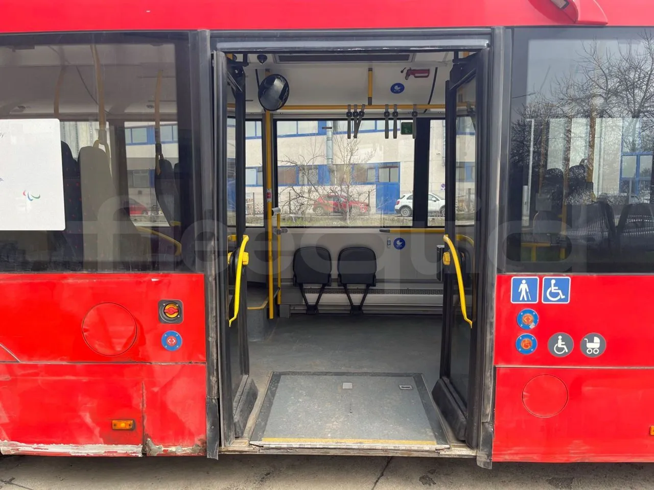 Solaris Urbino 12 - Euro6 - 240kW - 12mt - front door 2 open