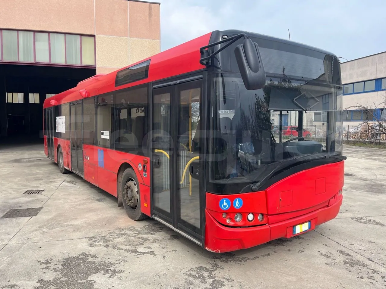 Solaris Urbino 12 - Euro6 - 240kW - 12mt - 3/4 front right doors