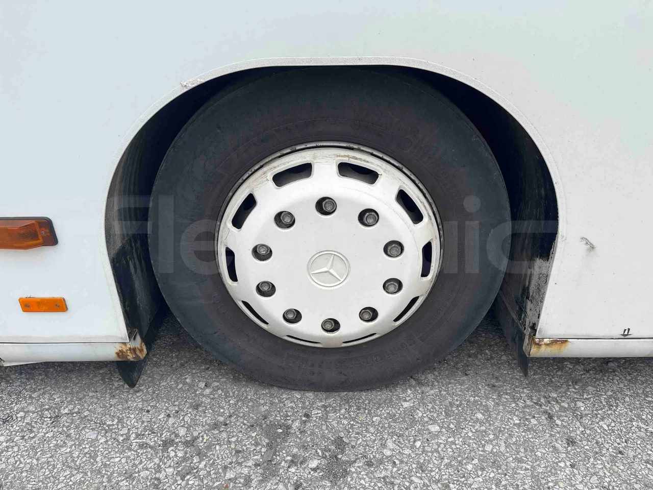 Mercedes-Benz Citaro - tread condition front tires left
