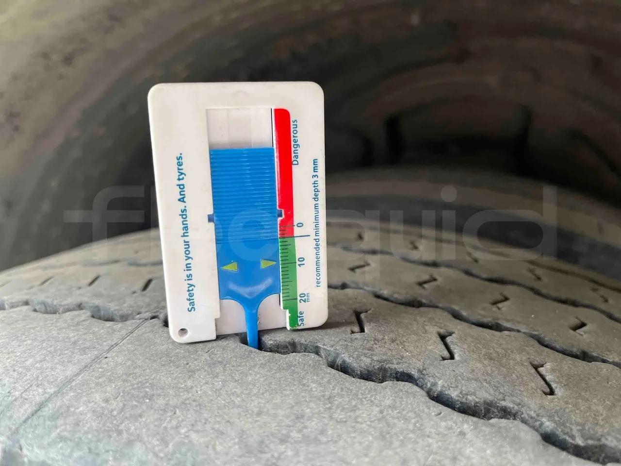 Mercedes-Benz Citaro - tread condition front tires right