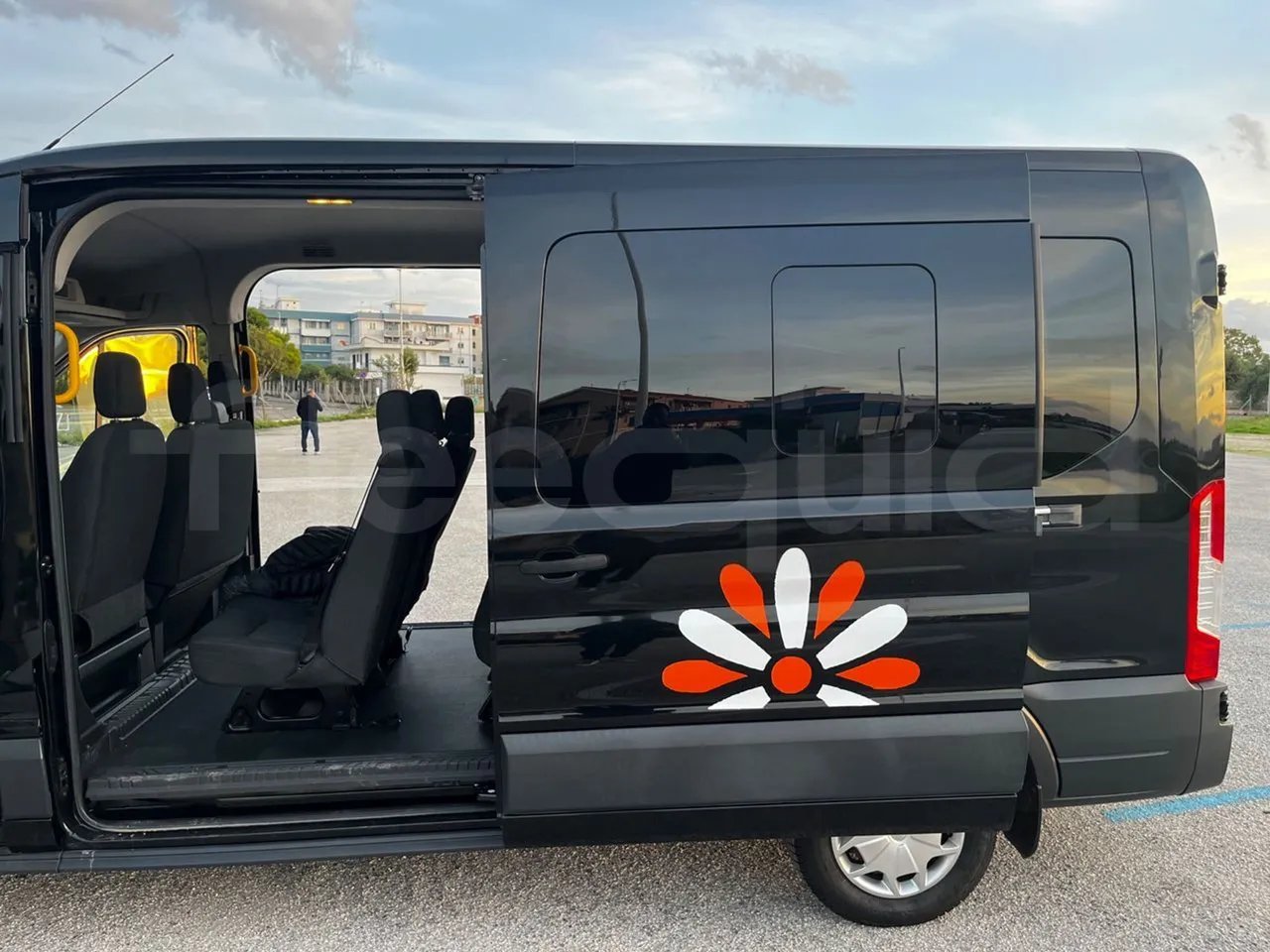 Ford Transit FAD - Euro6B - 125kW - 5.981mt - front door 3 open