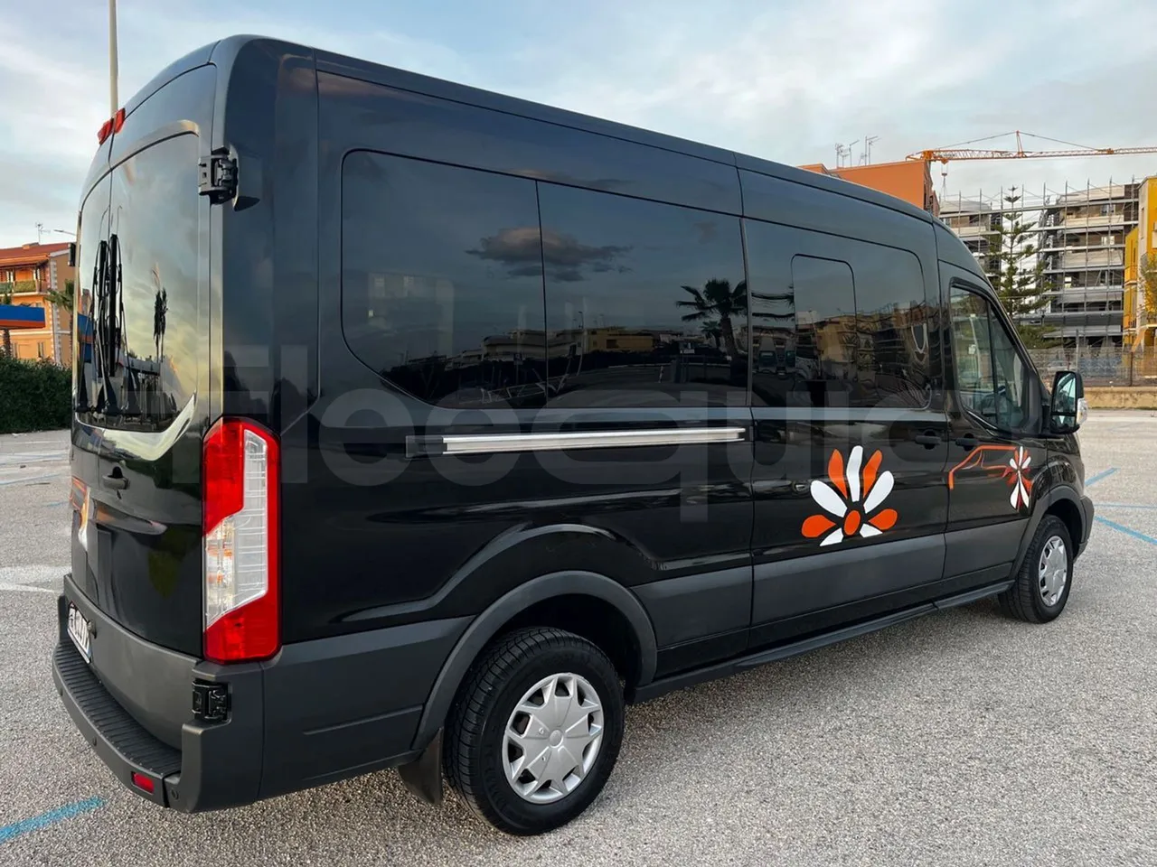 Ford Transit FAD - Euro6B - 125kW - 5.981mt - 3/4 right rear doors closed