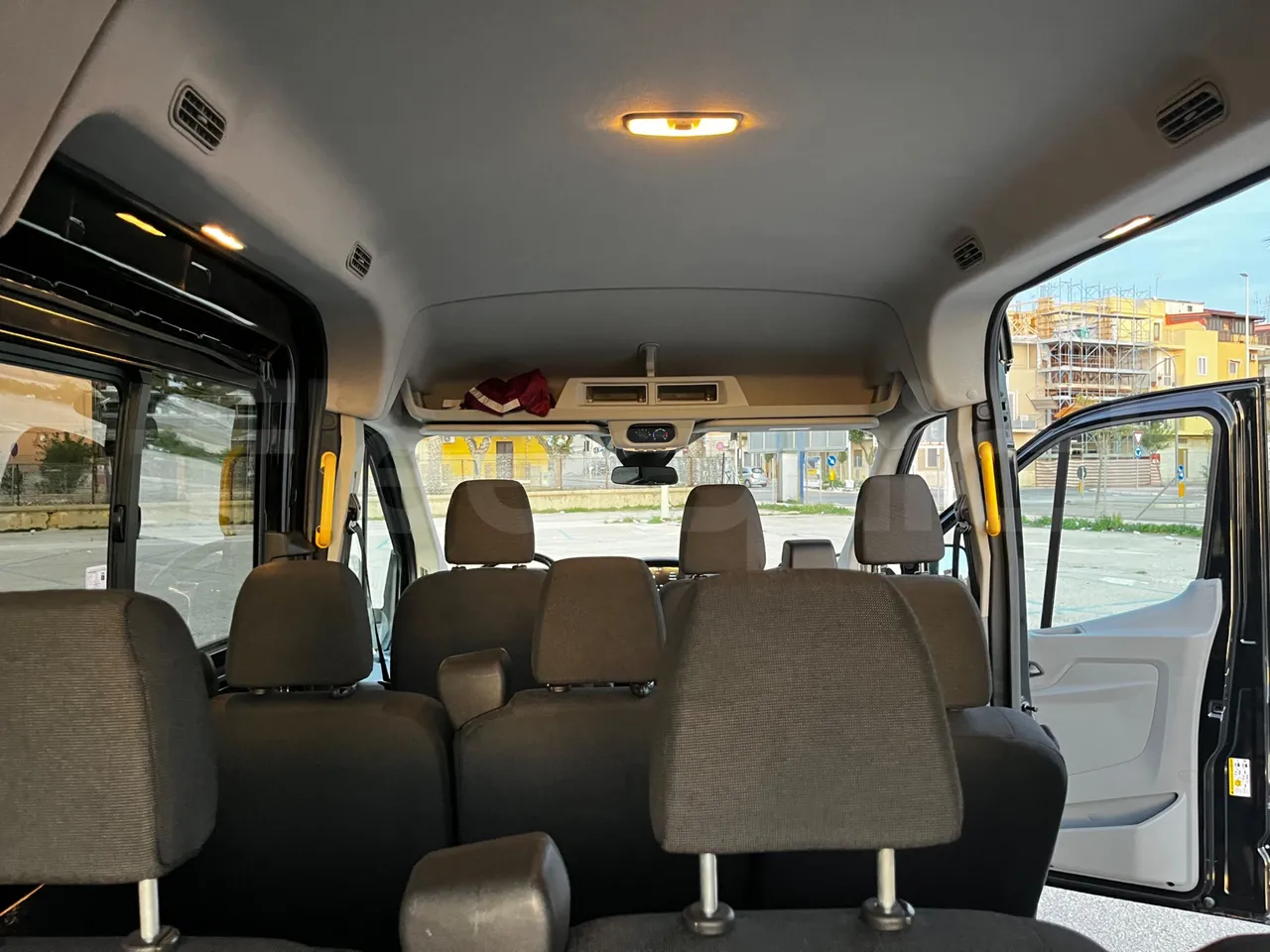 Ford Transit FAD - Euro6B - 125kW - 5.981mt - forward view middle aisle