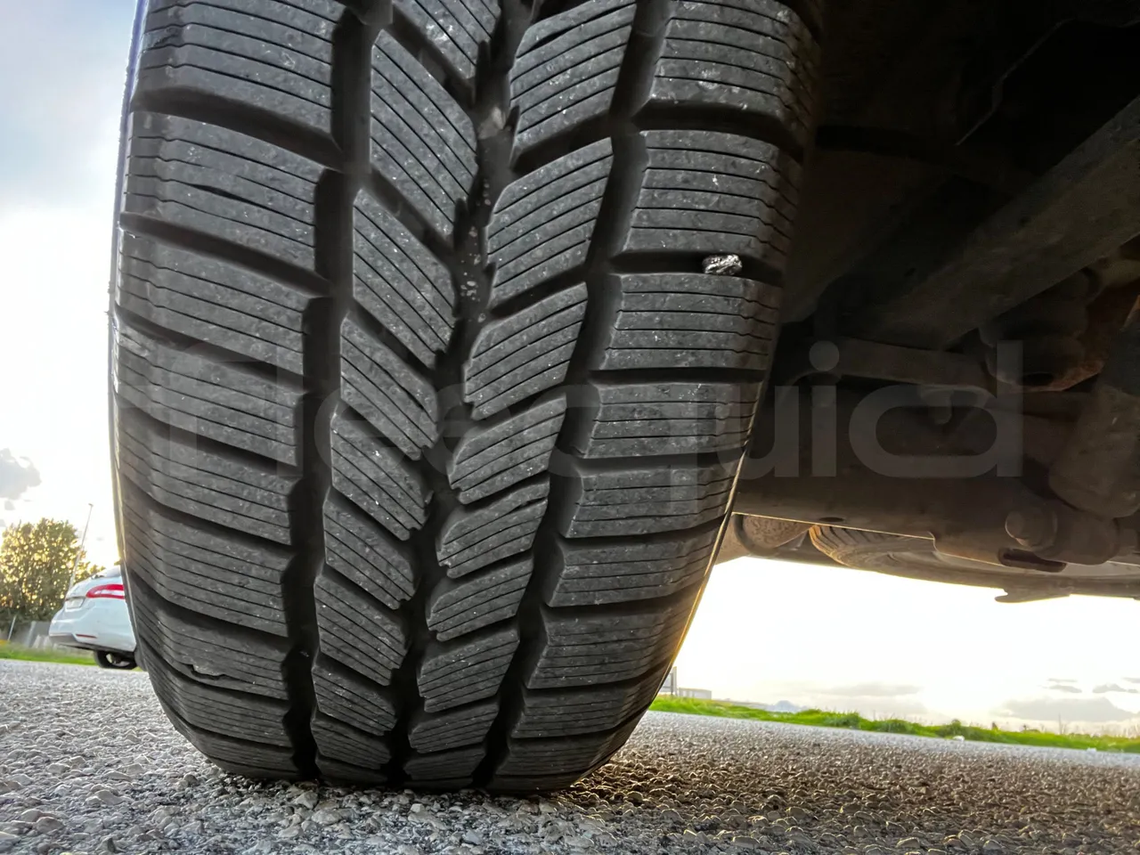 Ford Transit FAD - Euro6B - 125kW - 5.981mt - tread condition front tires right