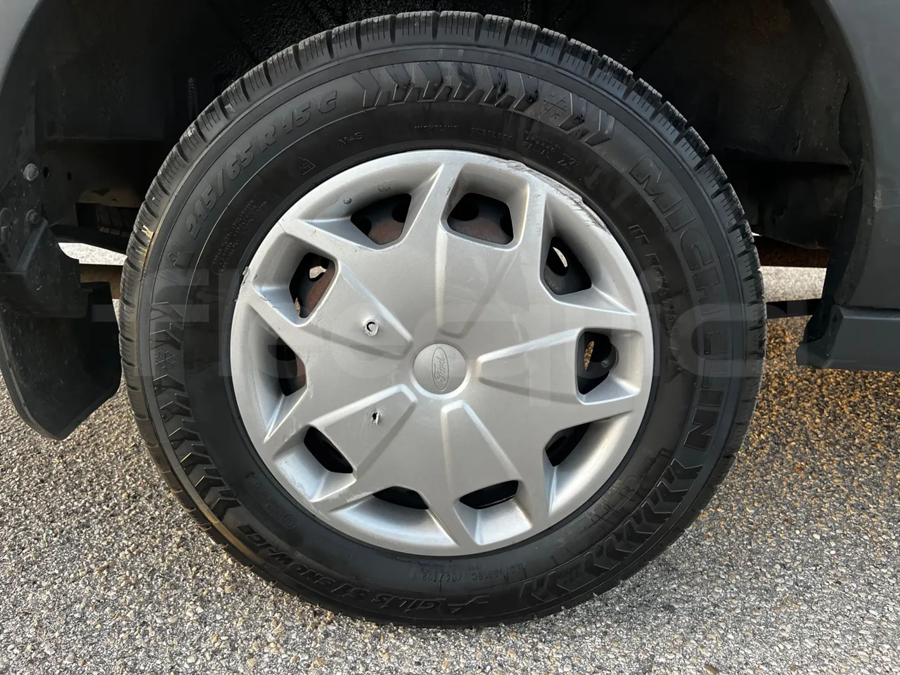 Ford Transit FAD - Euro6B - 125kW - 5.981mt - tread condition third axle tires right