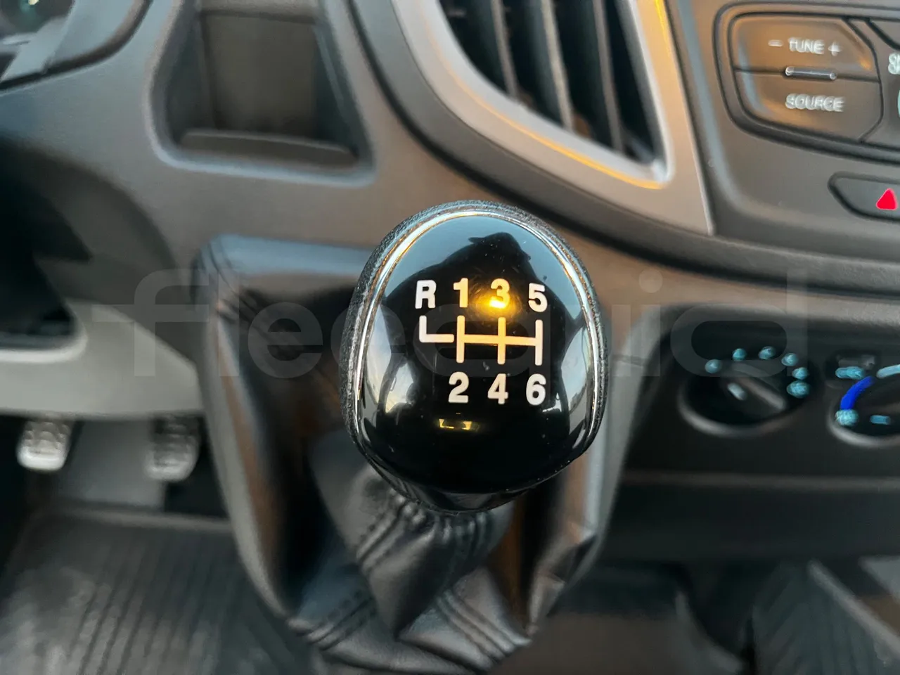 Ford Transit FAD - Euro6B - 125kW - 5.981mt - power outlets detail