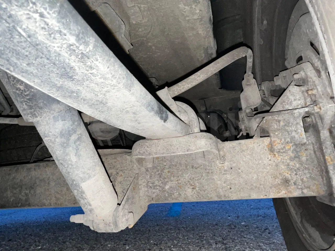 Ford Transit FAD - Euro6B - 125kW - 5.981mt - axle 2 shock absorbers 1 left