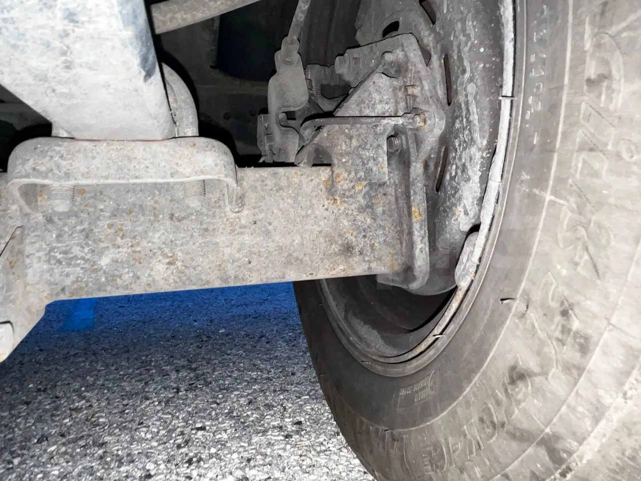 Ford Transit FAD - Euro6B - 125kW - 5.981mt - front axle right side