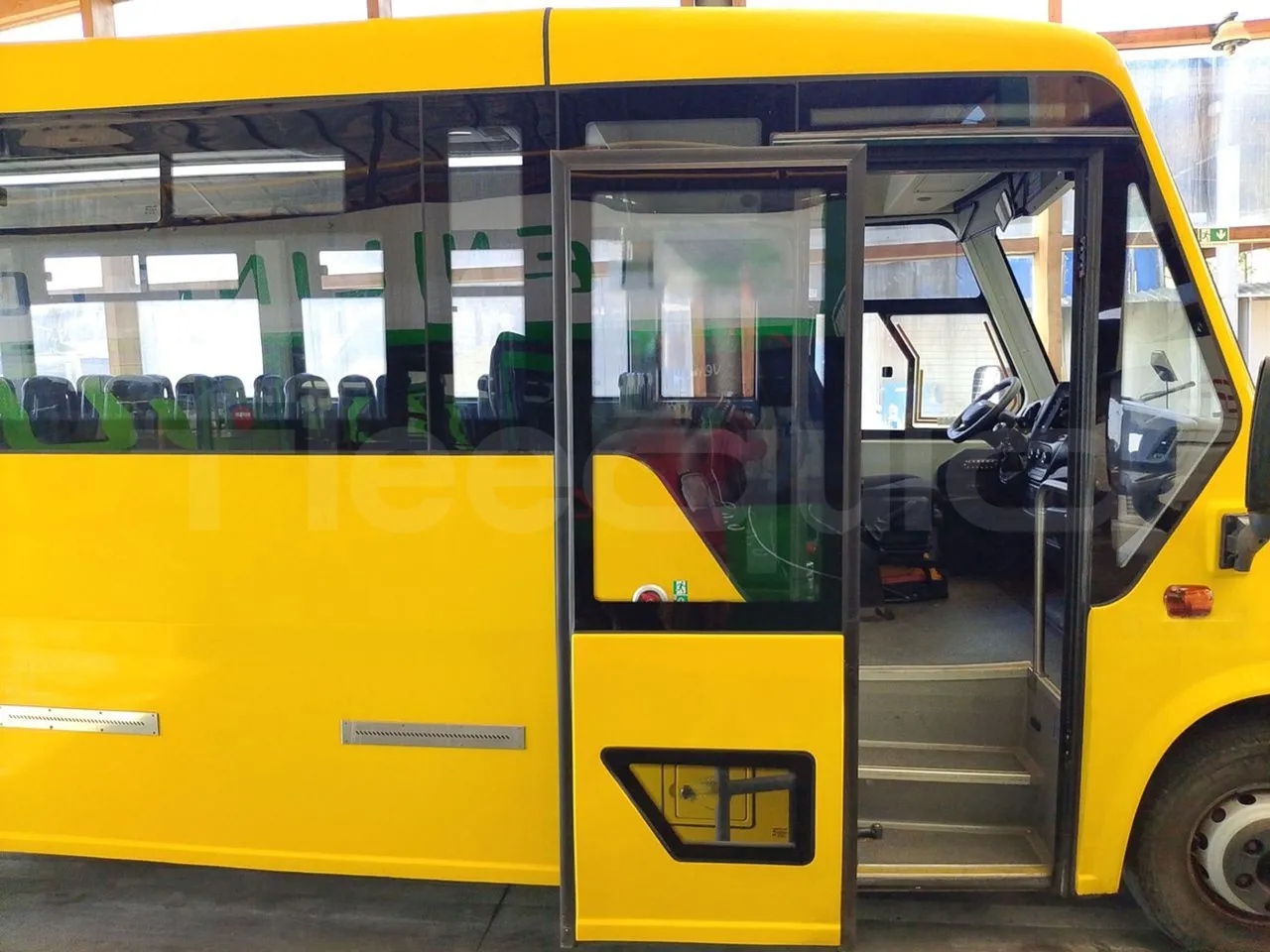 Iveco Indcar WGIVMY11 MOBI SCUOLABUS - EUR6 - 100Kw - 8,592m - front door 2 open