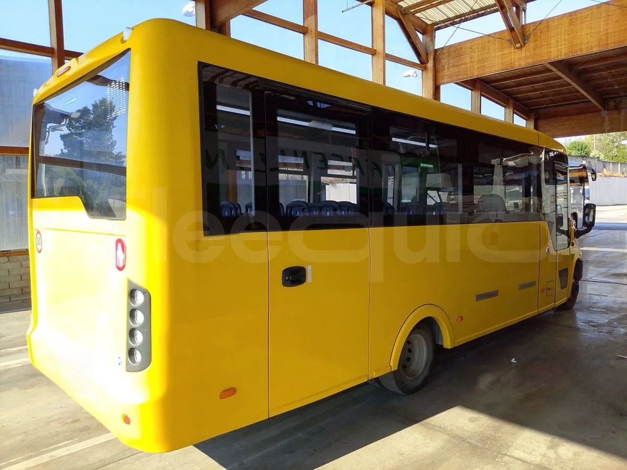 Iveco Indcar WGIVMY11 MOBI SCUOLABUS - EUR6 - 100Kw - 8,592m - 3/4 right rear doors closed