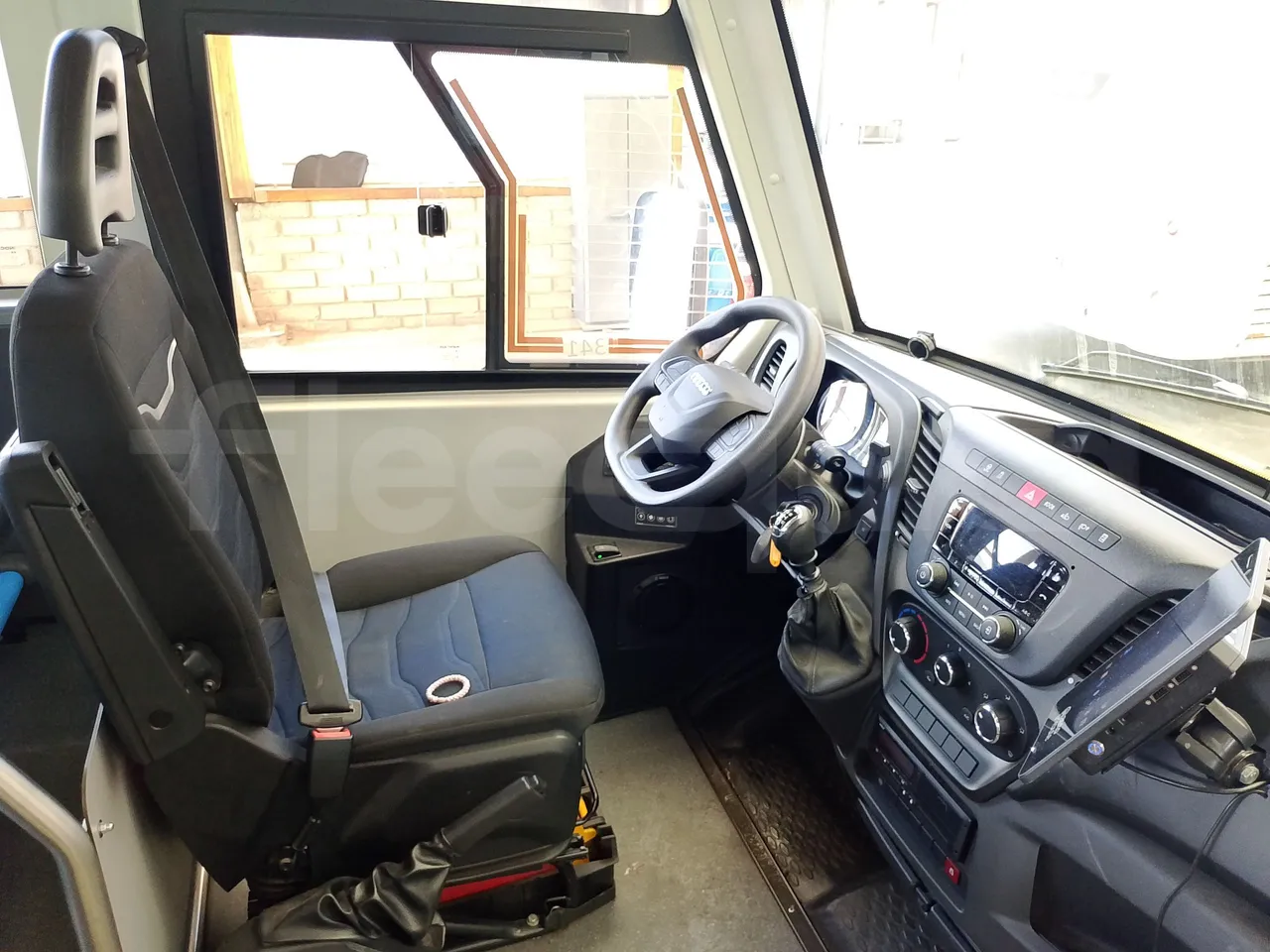 Iveco Indcar WGIVMY11 MOBI SCUOLABUS - EUR6 - 100Kw - 8,592m - buttons panels on (mandatory for bus to scrap)