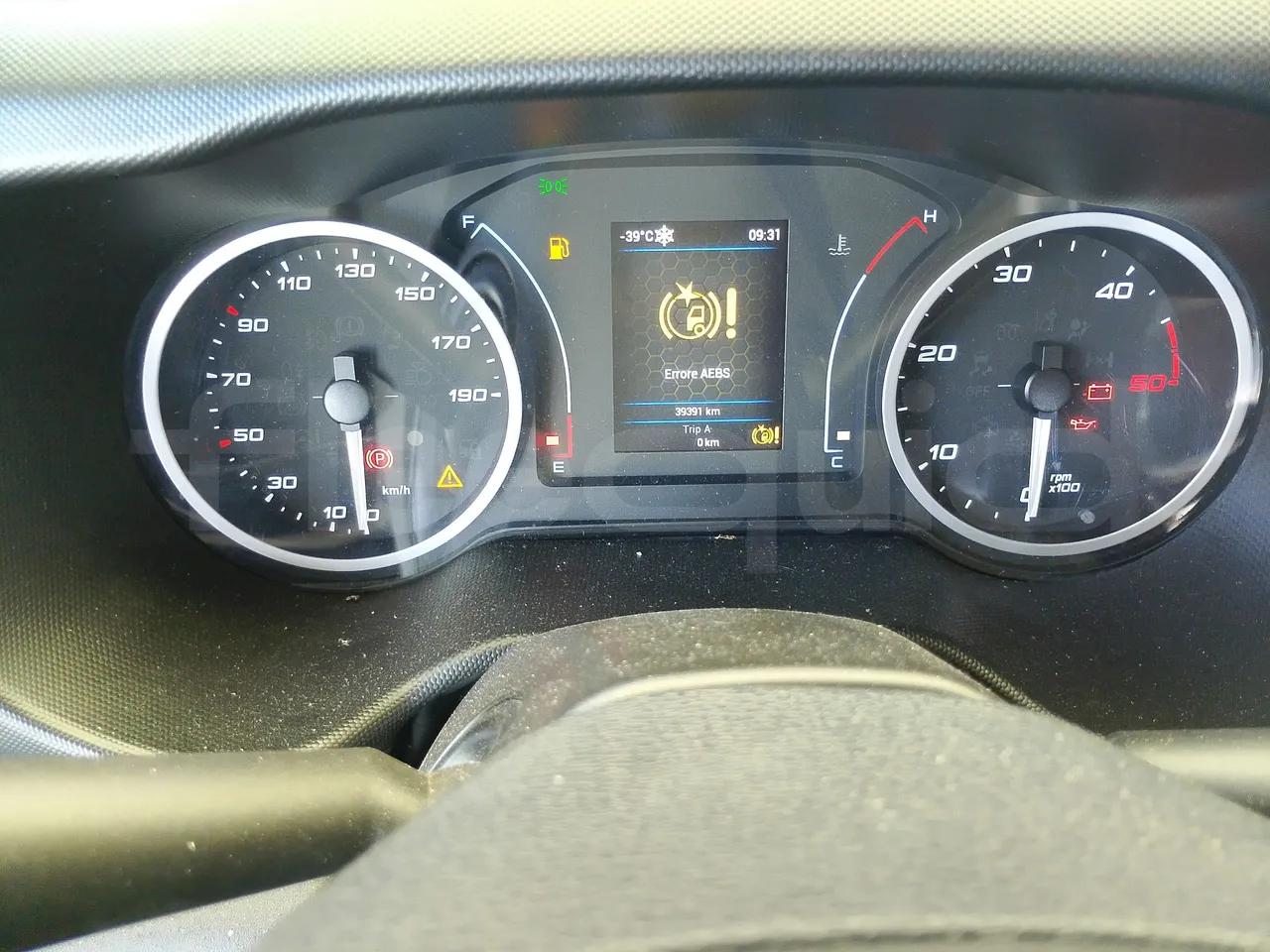 Iveco Indcar WGIVMY11 MOBI SCUOLABUS - EUR6 - 100Kw - 8,592m - dashboard lights on