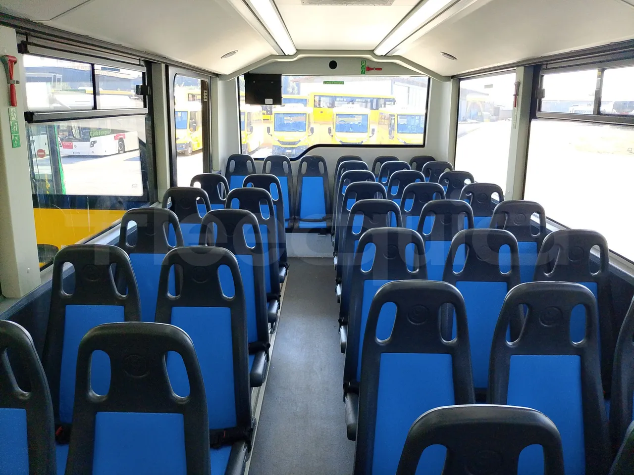 Iveco Indcar WGIVMY11 MOBI SCUOLABUS - EUR6 - 100Kw - 8,592m - reverse view middle aisle