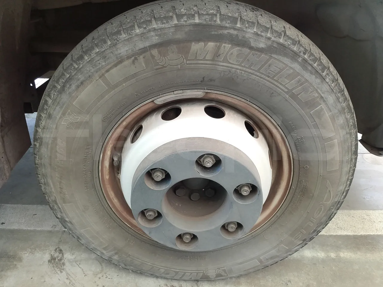 Iveco Indcar WGIVMY11 MOBI SCUOLABUS - EUR6 - 100Kw - 8,592m - tread condition third axle tires right