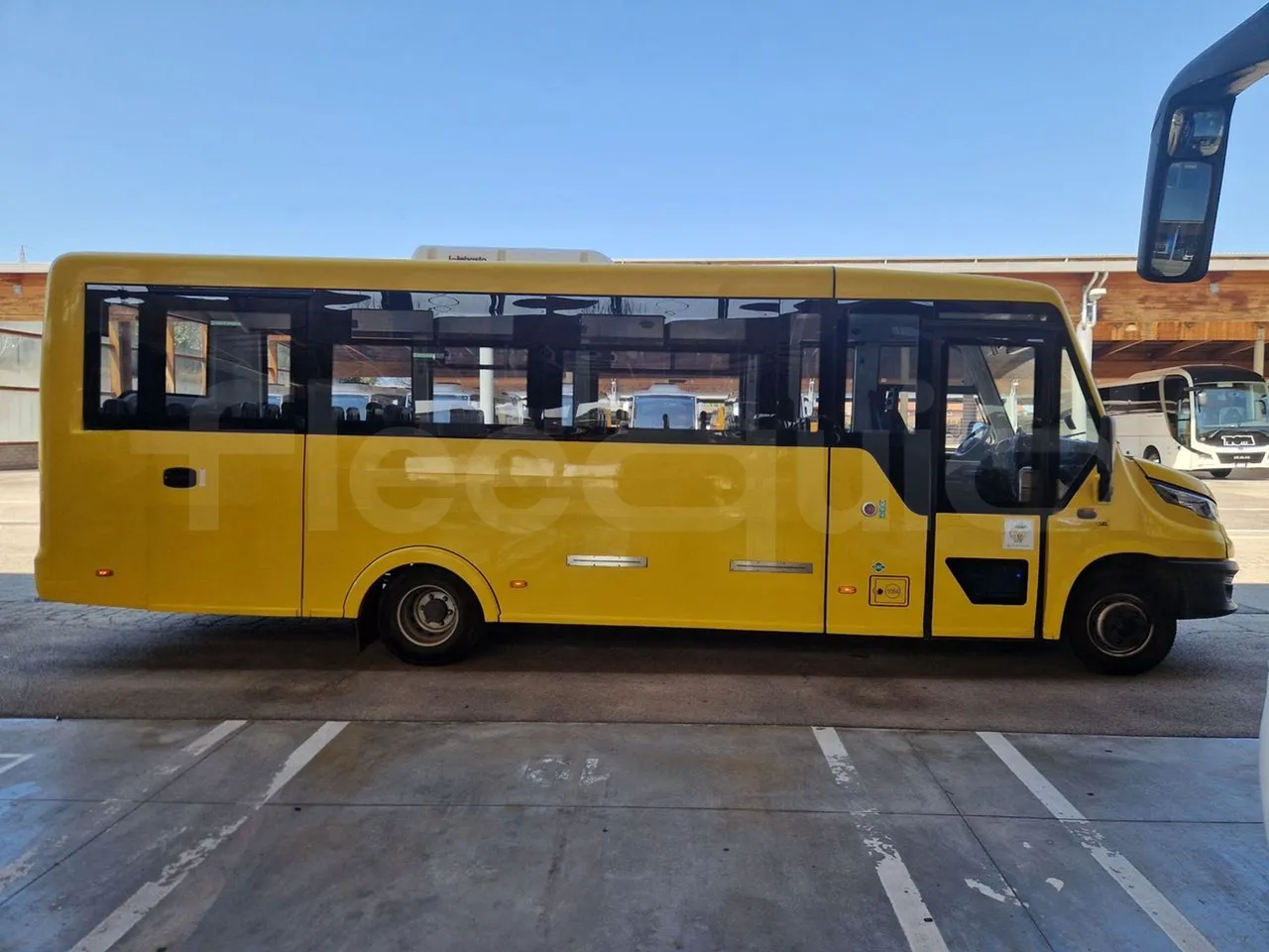 Iveco Indcar WGIVMY11 MOBI SCUOLABUS - EUR6 - 100Kw - 8,592m - right side doors closed