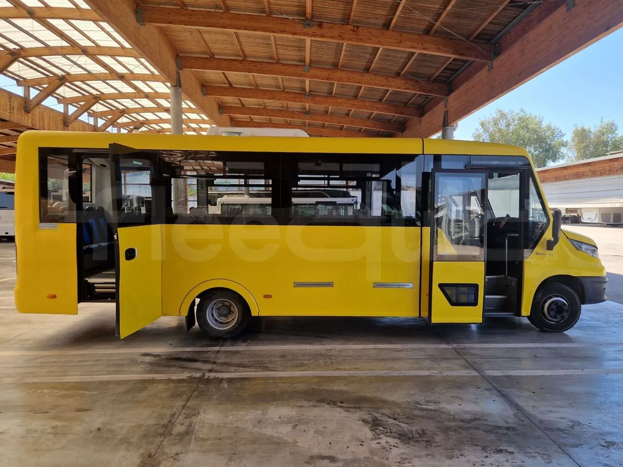 Iveco Indcar WGIVMY11 MOBI SCUOLABUS - EUR6 - 100Kw - 8,592m - right side doors open