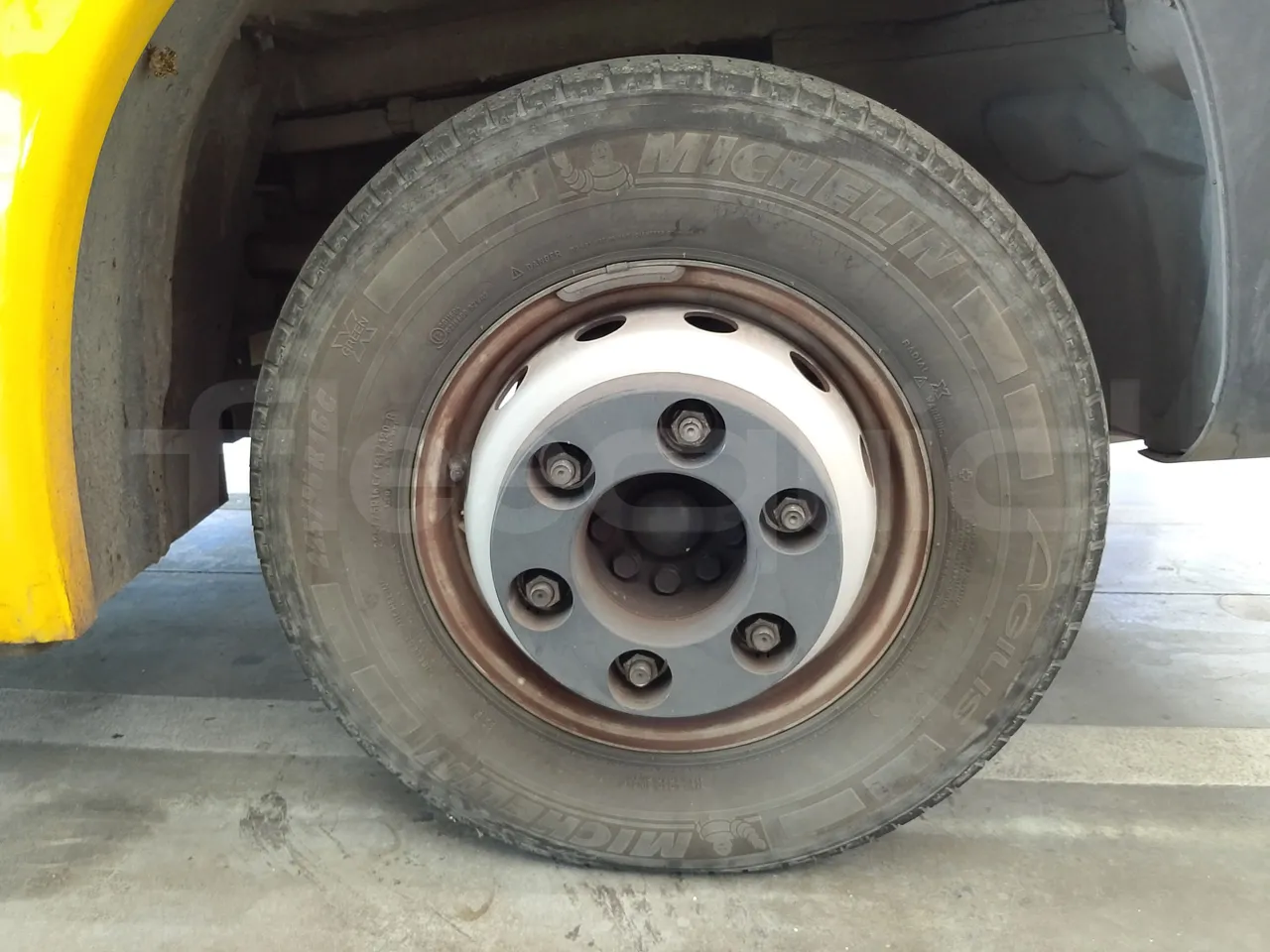 Iveco Indcar WGIVMY11 MOBI SCUOLABUS - EUR6 - 100Kw - 8,592m - front left tire measurements