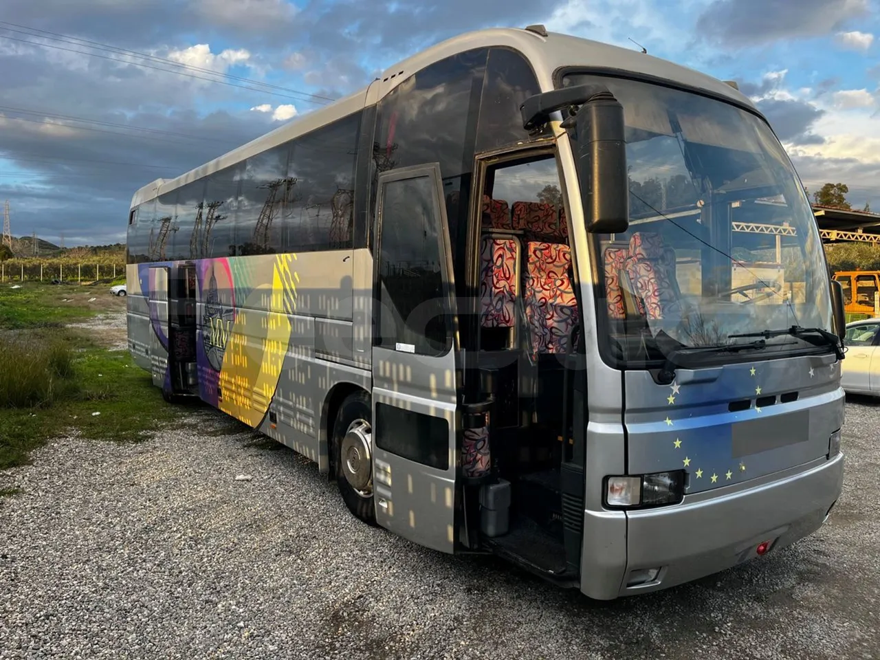 Iveco 380 12.38 - Euro2 - 276kW - 12mt - 3/4 right front doors open