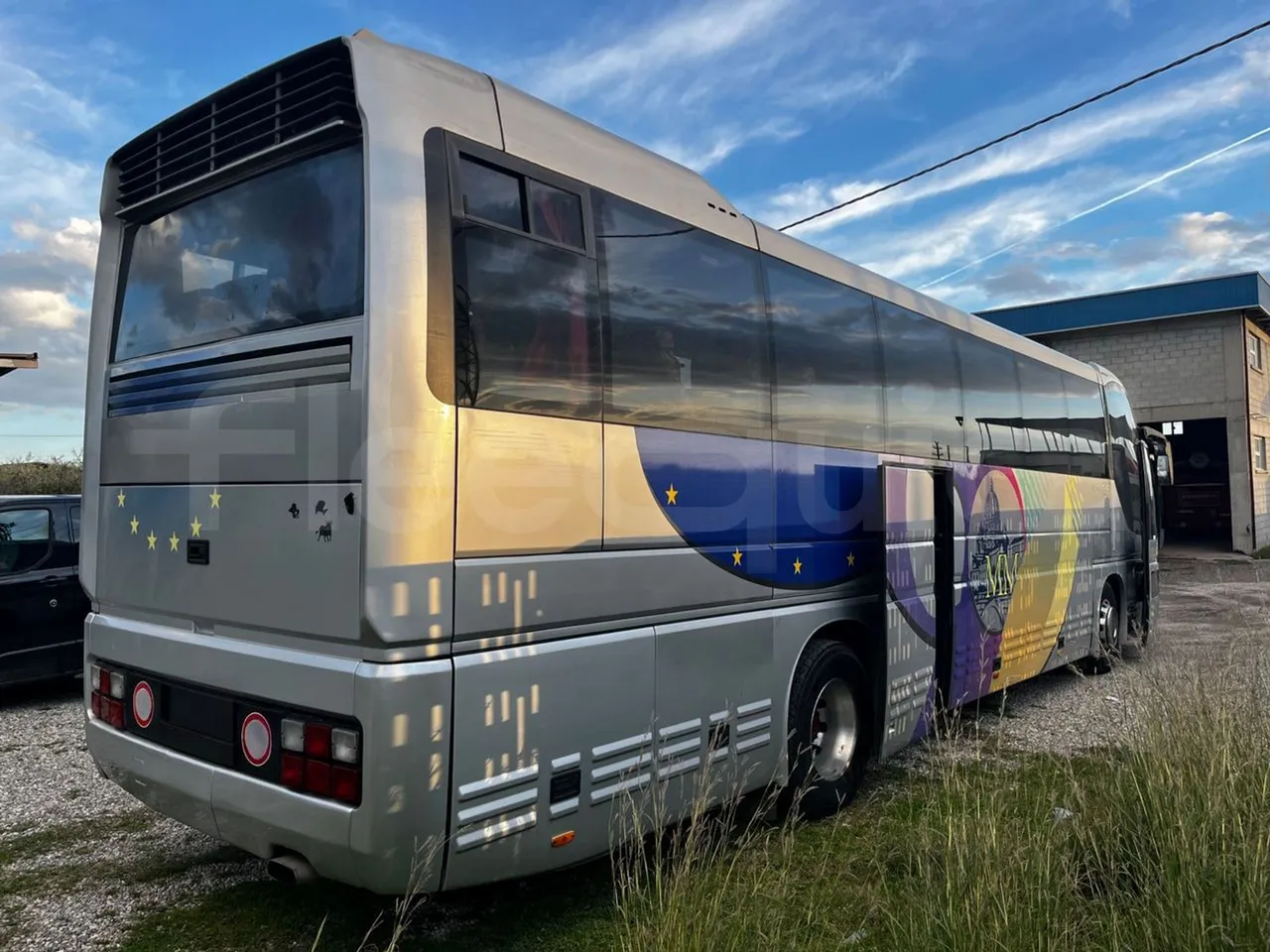 Iveco 380 12.38 - Euro2 - 276kW - 12mt - 3/4 right rear doors open