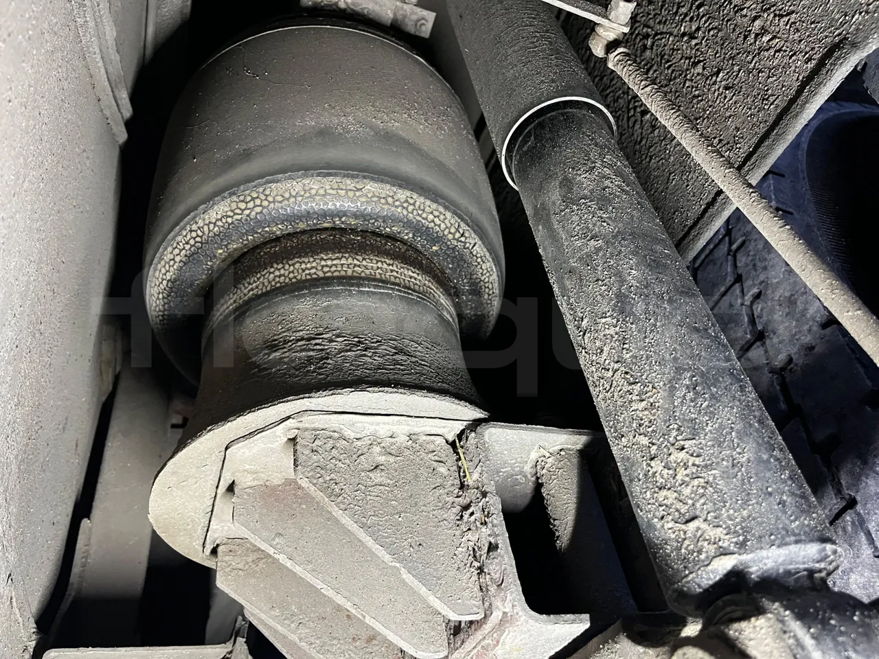 Iveco 380 12.38 - Euro2 - 276kW - 12mt - axel 2 air springs 2 left