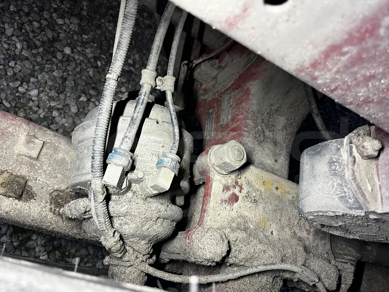 Iveco 380 12.38 - Euro2 - 276kW - 12mt - axle 2 caliper brakes right