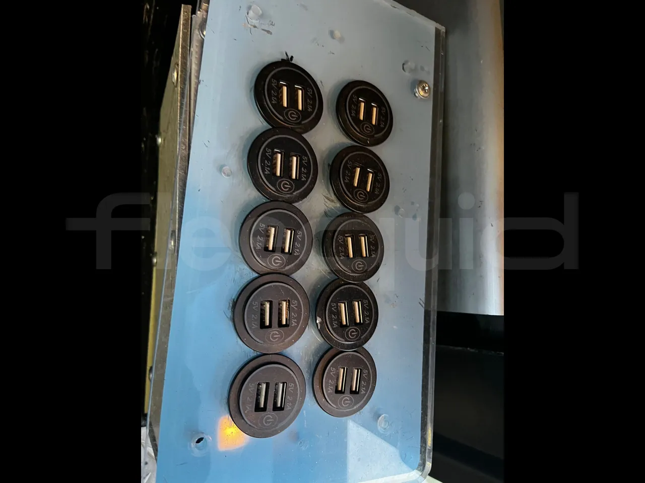 Iveco 380 12.38 - Euro2 - 276kW - 12mt - usb charging detail