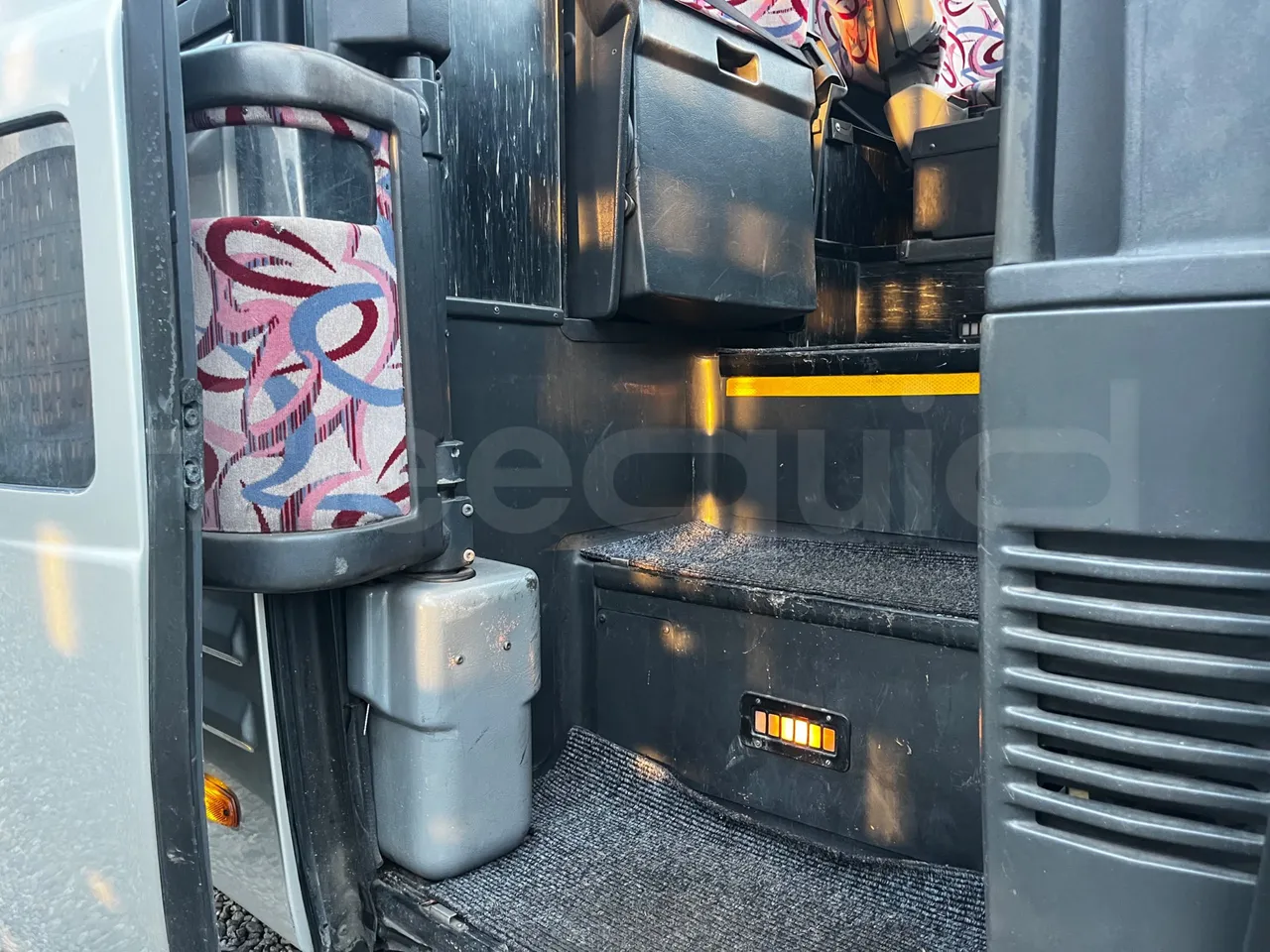 Iveco 380 12.38 - Euro2 - 276kW - 12mt - door mechanism photo