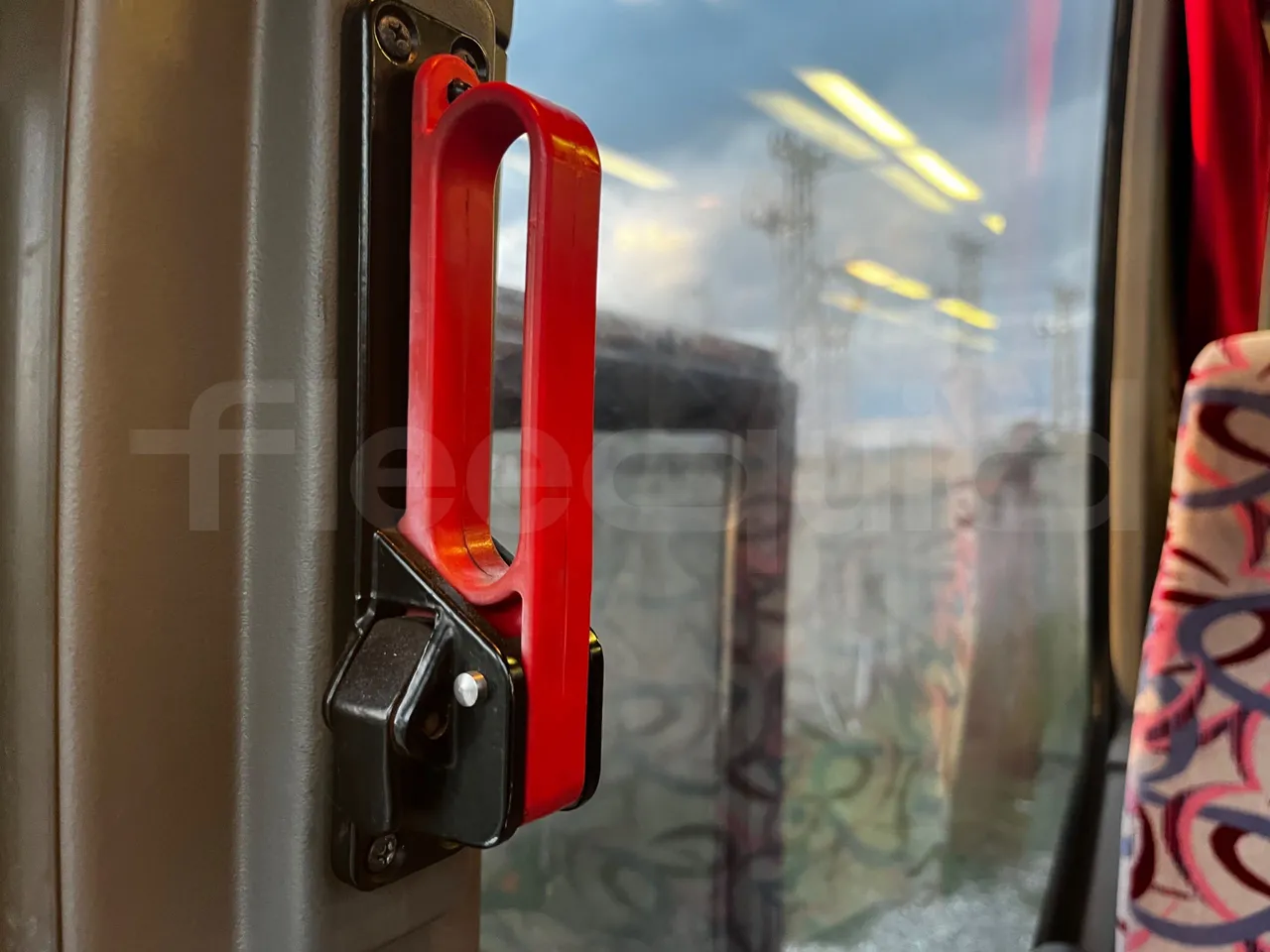 Iveco 380 12.38 - Euro2 - 276kW - 12mt - folding seat photo